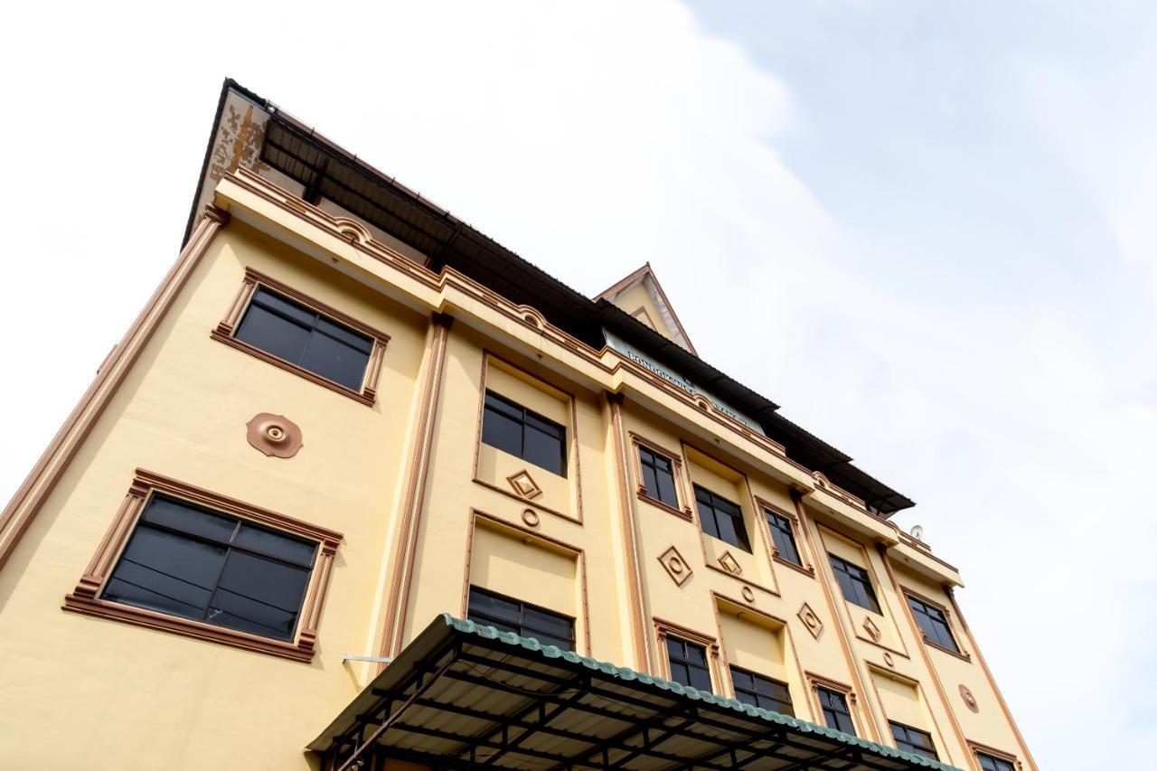 Oyo 1364 Pondok Wisata Istana XI Медан Екстериор снимка