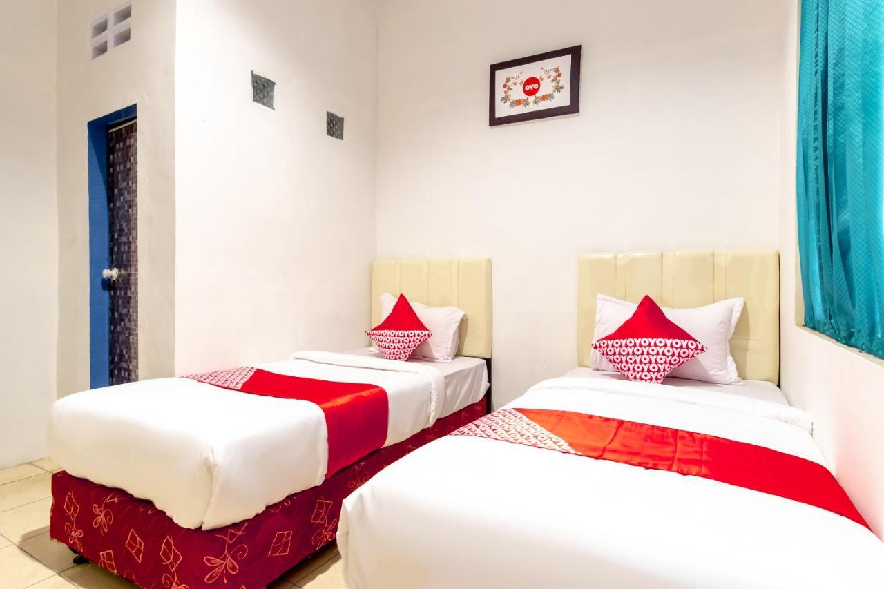 Oyo 1364 Pondok Wisata Istana XI Медан Екстериор снимка