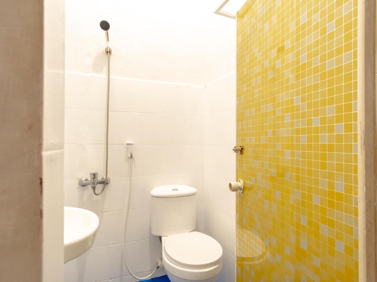 Oyo 1364 Pondok Wisata Istana XI Медан Екстериор снимка